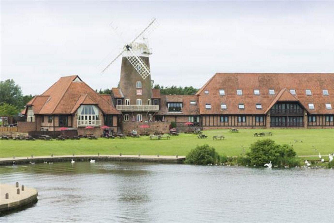 Premier Inn Milton Keynes South Exterior foto