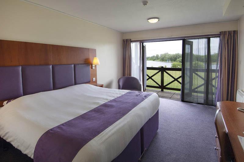 Premier Inn Milton Keynes South Exterior foto